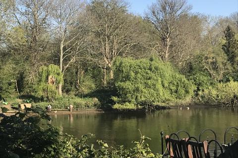 111 Strawberry Vale, Twickenham, TW1 4SJ