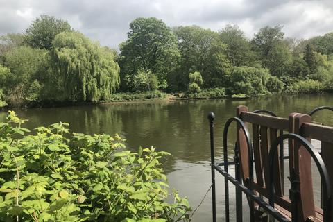 111 Strawberry Vale, Twickenham, TW1 4SJ