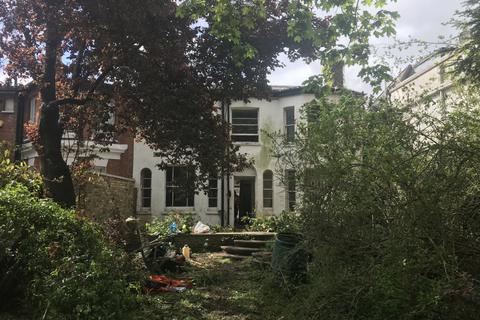 111 Strawberry Vale, Twickenham, TW1 4SJ
