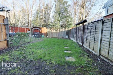 2 bedroom apartment to rent, Keel Close, BARKING