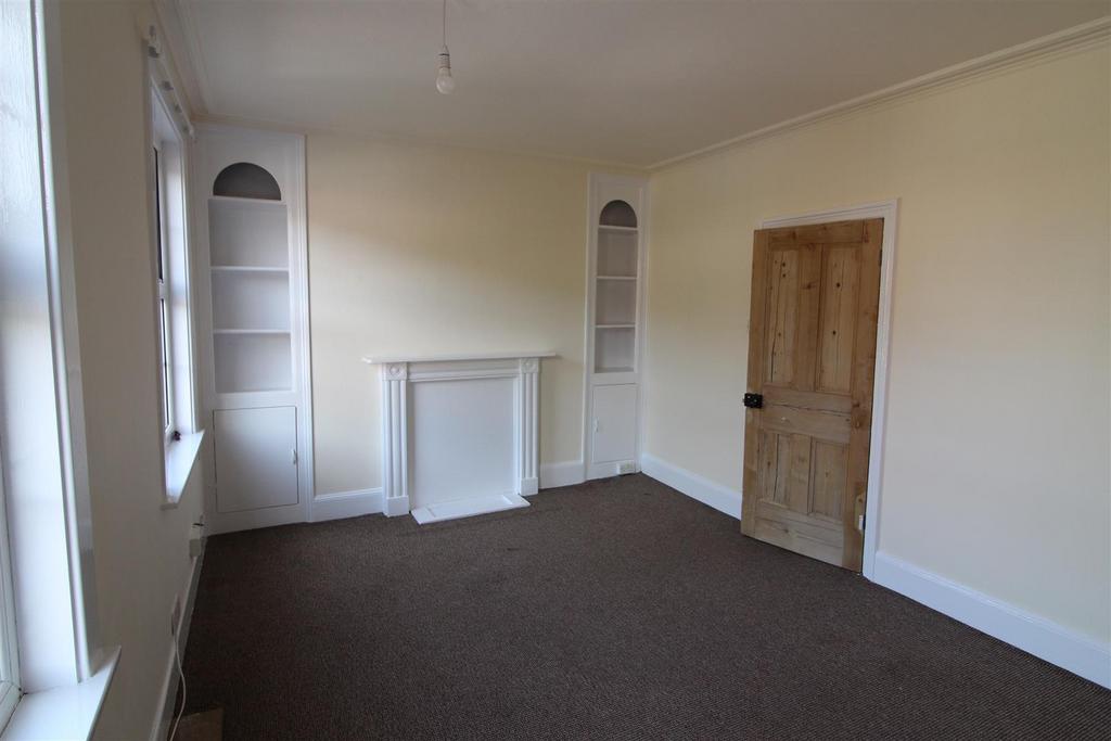 5 mill hill lounge.JPG