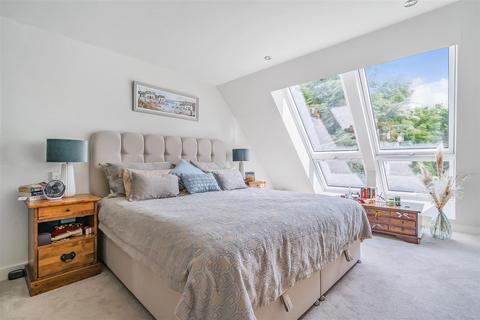 3 bedroom terraced house for sale, Cedar House, London Road
