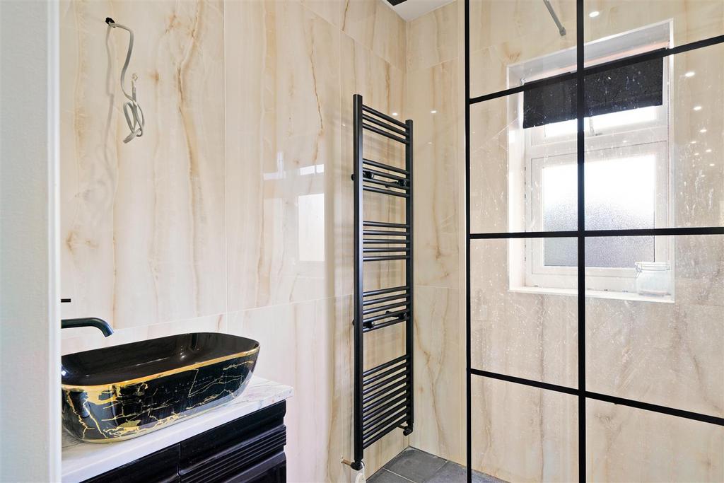 63 Ashness Gardens - BQ3g MEGj Oi Baw Mtuz Nv N.jpg