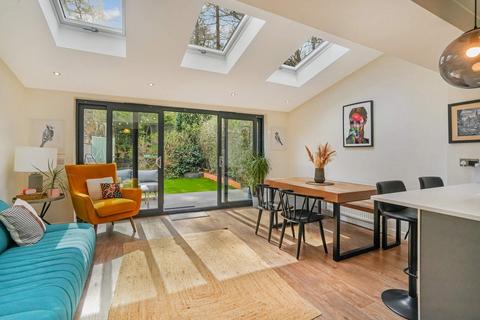 26 Buckstone Shaw, Edinburgh, EH10 6XP