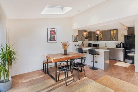 26 Buckstone Shaw, Edinburgh, EH10 6XP