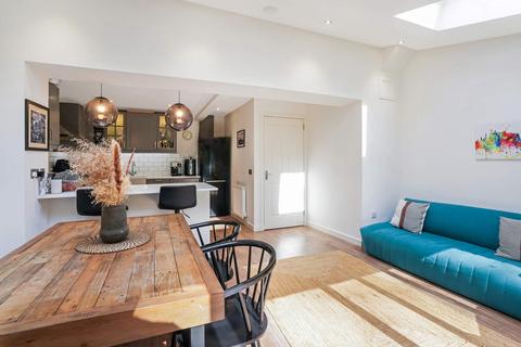 26 Buckstone Shaw, Edinburgh, EH10 6XP