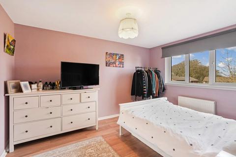 26 Buckstone Shaw, Edinburgh, EH10 6XP
