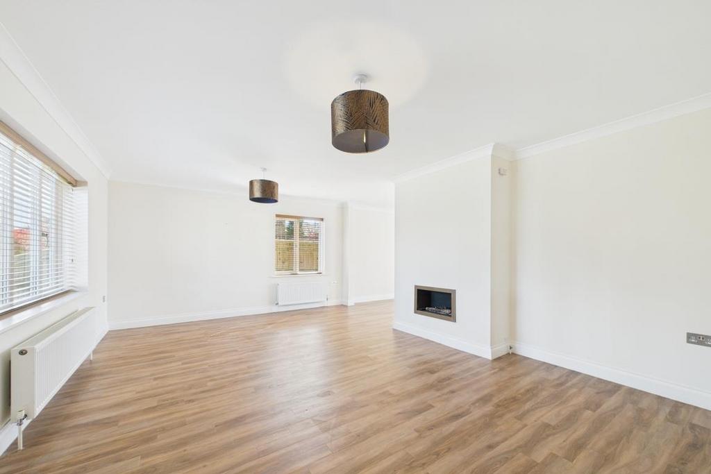 CAM01894 G0-PR0169-STILL019.jpg