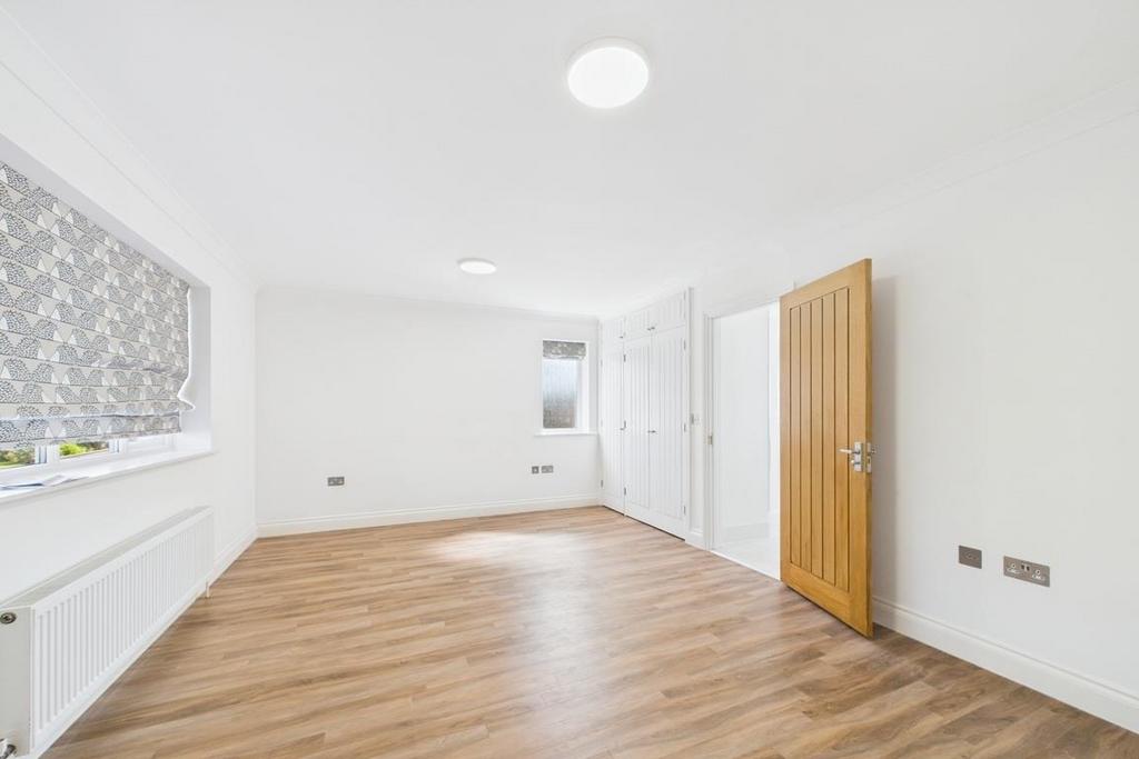 CAM01894 G0-PR0169-STILL003.jpg