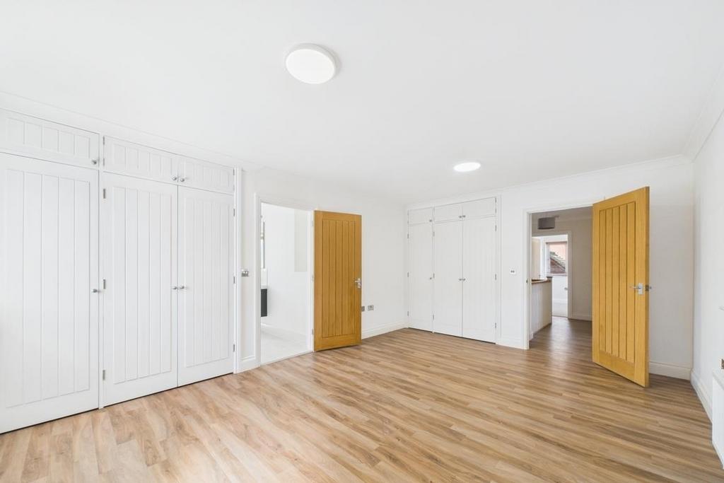 CAM01894 G0-PR0169-STILL004.jpg