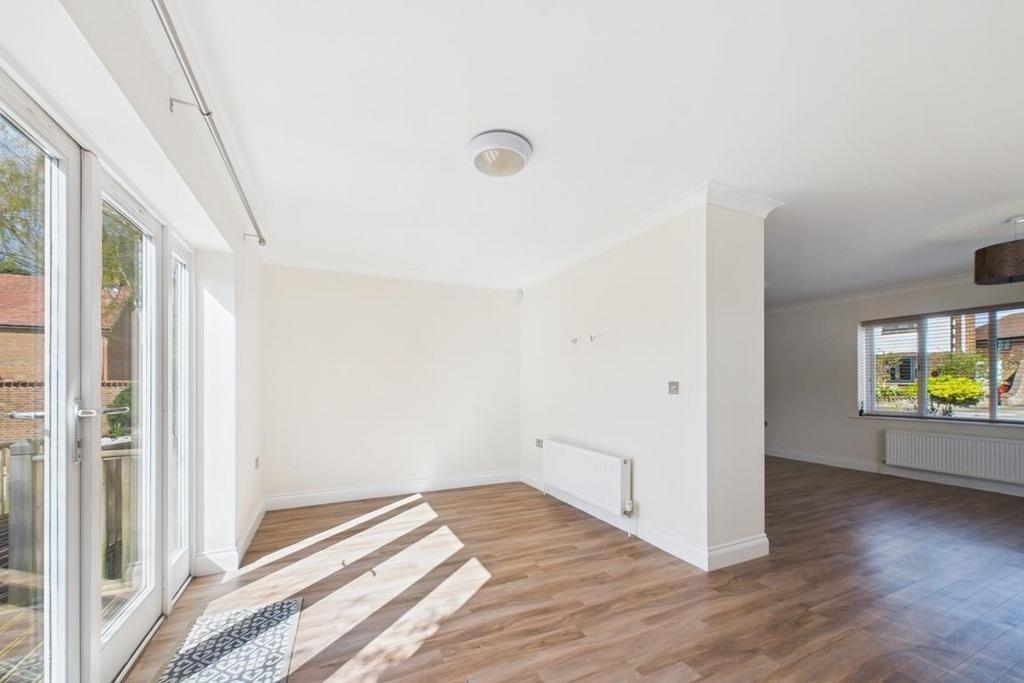 CAM01894 G0-PR0169-STILL021.jpg