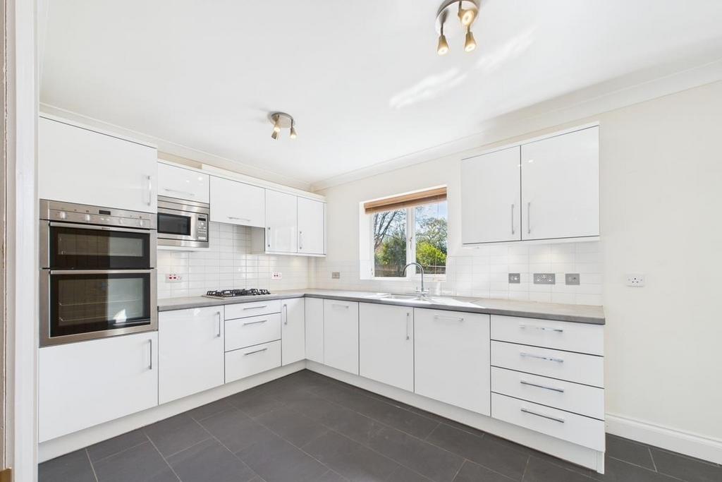 CAM01894 G0-PR0169-STILL026.jpg