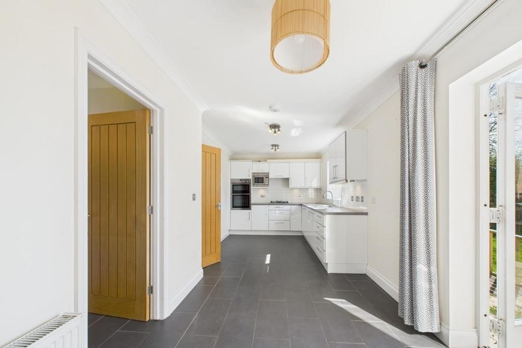 CAM01894 G0-PR0169-STILL029.jpg