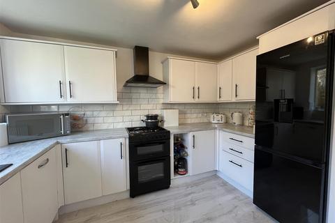 4 bedroom detached house for sale, Chilver Drive, Bradford BD4