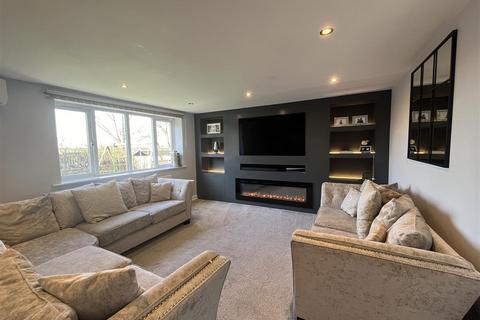 4 bedroom detached house for sale, Chilver Drive, Bradford BD4