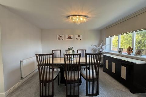 4 bedroom detached house for sale, Chilver Drive, Bradford BD4