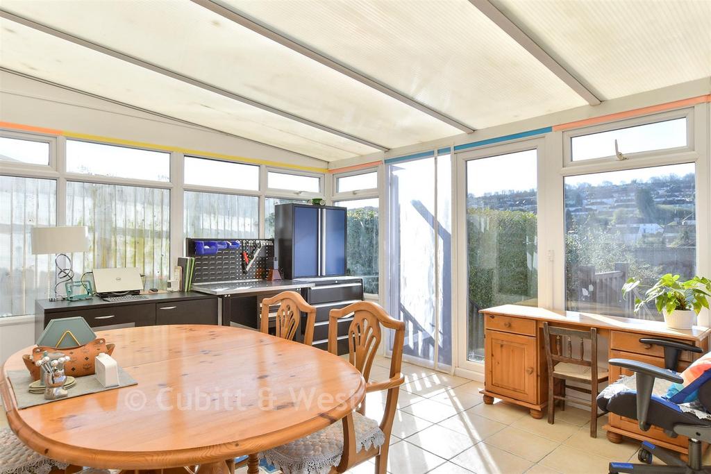 Conservatory/ Dining Room