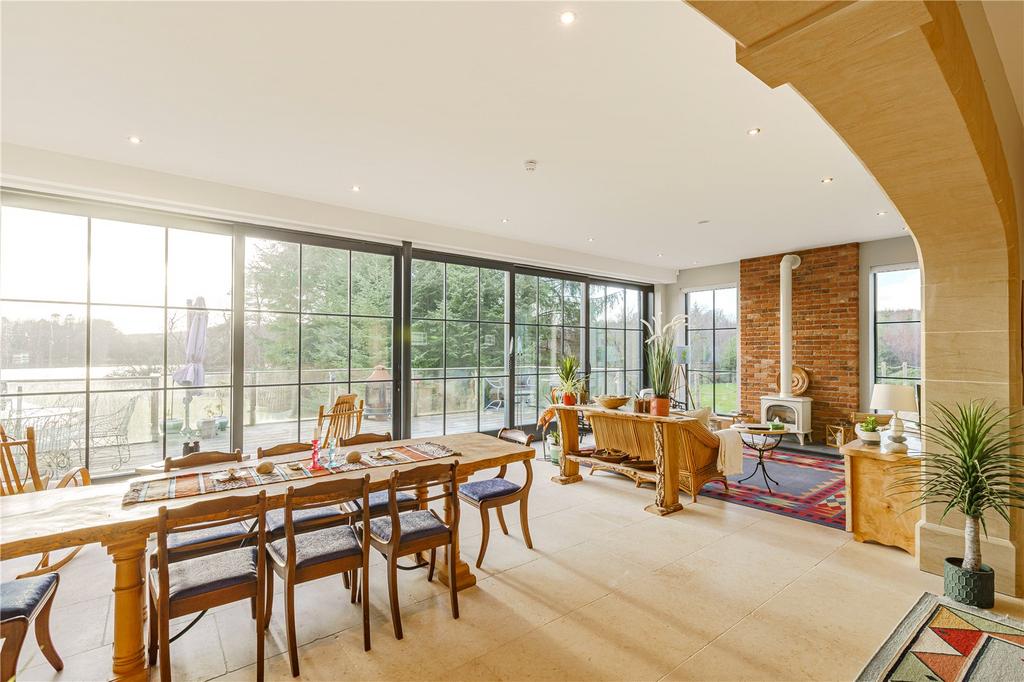 Living/Dining Area