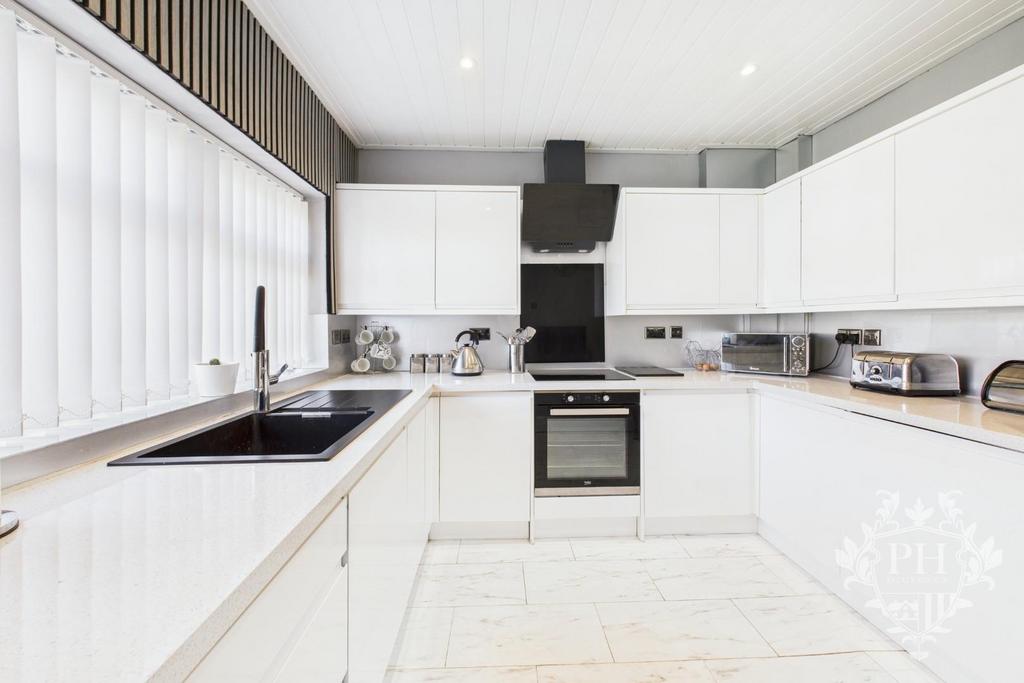 CAM02002 G0-PR0126-STILL007.jpg