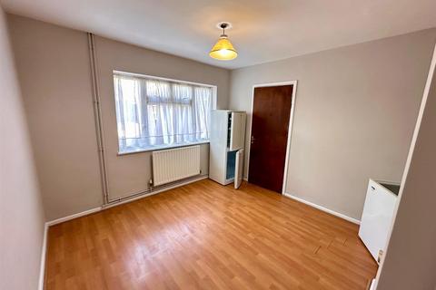 14 Lavender Road, Uxbridge, UB8 3PZ
