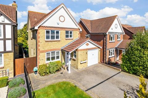 5 Hunters Close, Bexley, DA5 2HJ