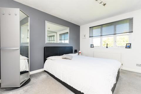 5 Hunters Close, Bexley, DA5 2HJ
