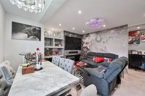 3 bedroom flat for sale, Crawford Estate, Camberwell, London, SE5