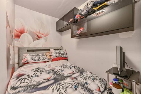 3 bedroom flat for sale, Crawford Estate, Camberwell, London, SE5