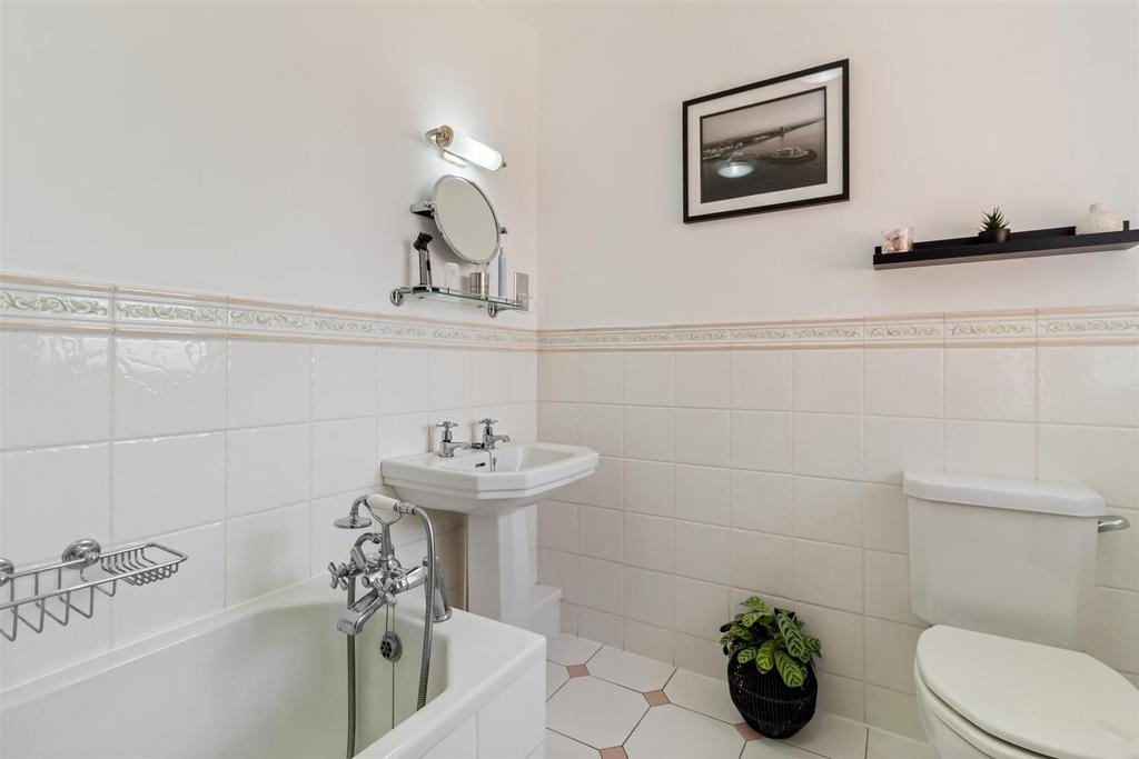 Chelwood Avenue 10-024.jpg