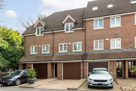 7 Ashurst Place, Haywards Heath, RH16 3EJ