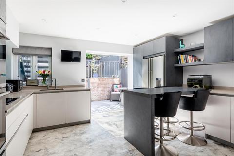 7 Ashurst Place, Haywards Heath, RH16 3EJ