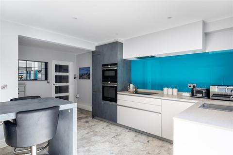 7 Ashurst Place, Haywards Heath, RH16 3EJ