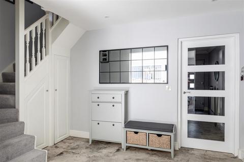 7 Ashurst Place, Haywards Heath, RH16 3EJ