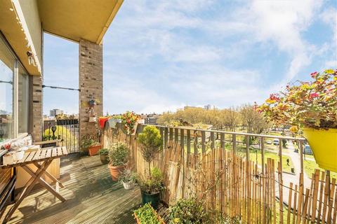 2 bedroom flat for sale, Stead Street, London SE17