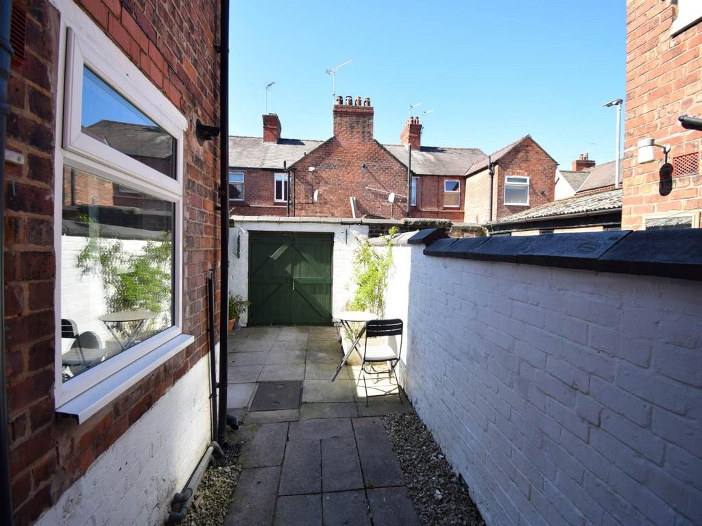 Courtyard to rear