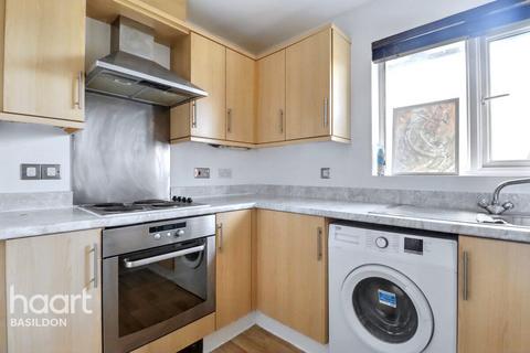 20 Bell Close, Laindon, Basildon, SS15 5NG
