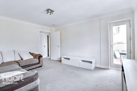 20 Bell Close, Laindon, Basildon, SS15 5NG