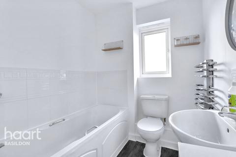 20 Bell Close, Laindon, Basildon, SS15 5NG