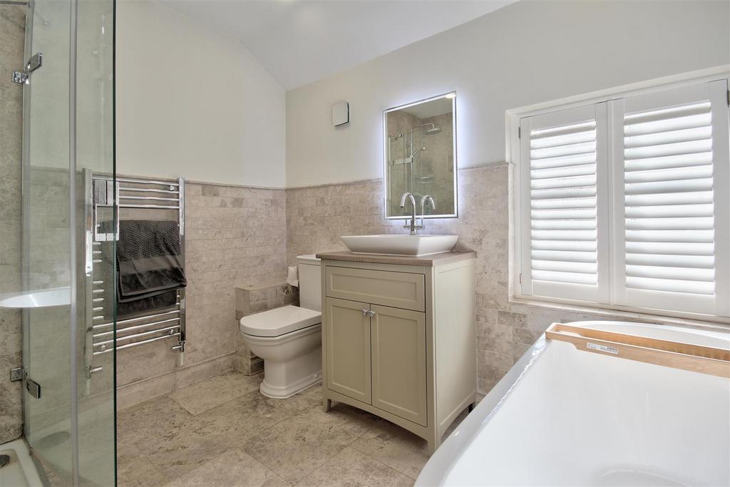 013 bathroom.jpg