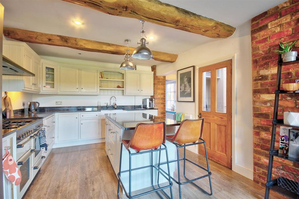 019 kitchen.jpg
