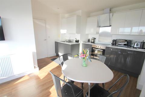 2 bedroom flat to rent, Lower Stone Street, Maidstone ME15