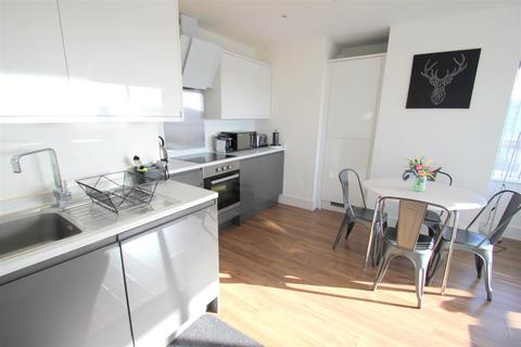 2 bedroom flat to rent, Lower Stone Street, Maidstone ME15