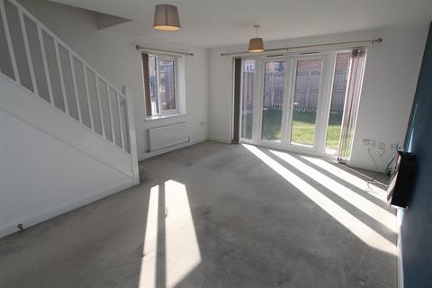 2 bedroom house to rent, Parkside Court, Seacroft