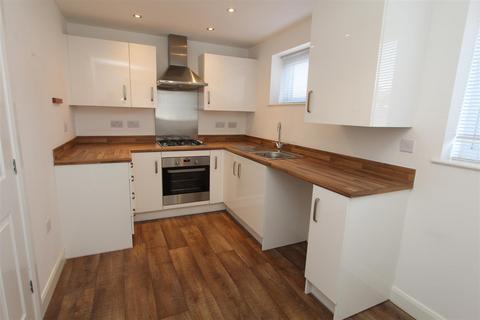 2 bedroom house to rent, Parkside Court, Seacroft