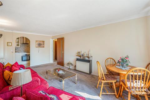1 bedroom flat for sale, Beehive Lane, Ilford