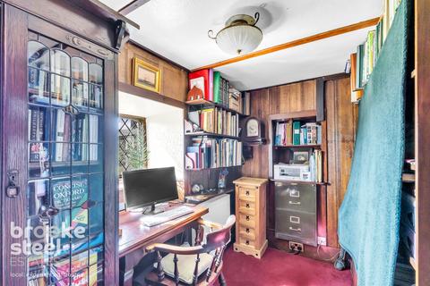 3 bedroom detached house for sale, Chatterton Road