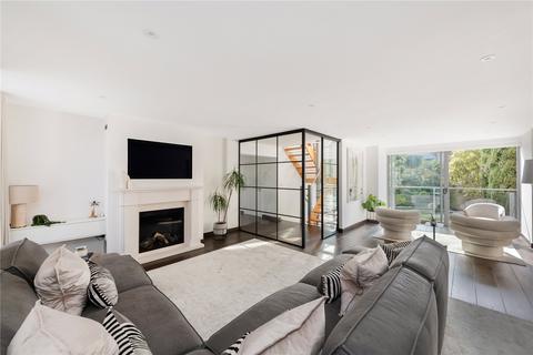 8 Vardens Road, London, SW11 1RH
