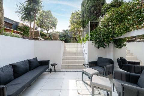 8 Vardens Road, London, SW11 1RH