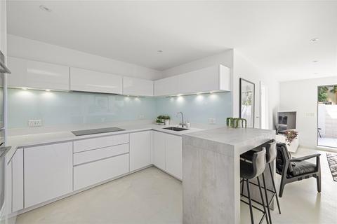 8 Vardens Road, London, SW11 1RH