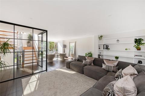 8 Vardens Road, London, SW11 1RH